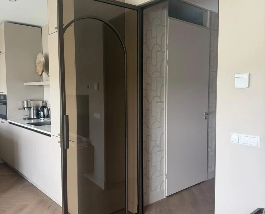 Stalen deur bloemendaal met brons glas - scharnierdeur Stalen deur bloemendaal met brons glas - scharnierdeur